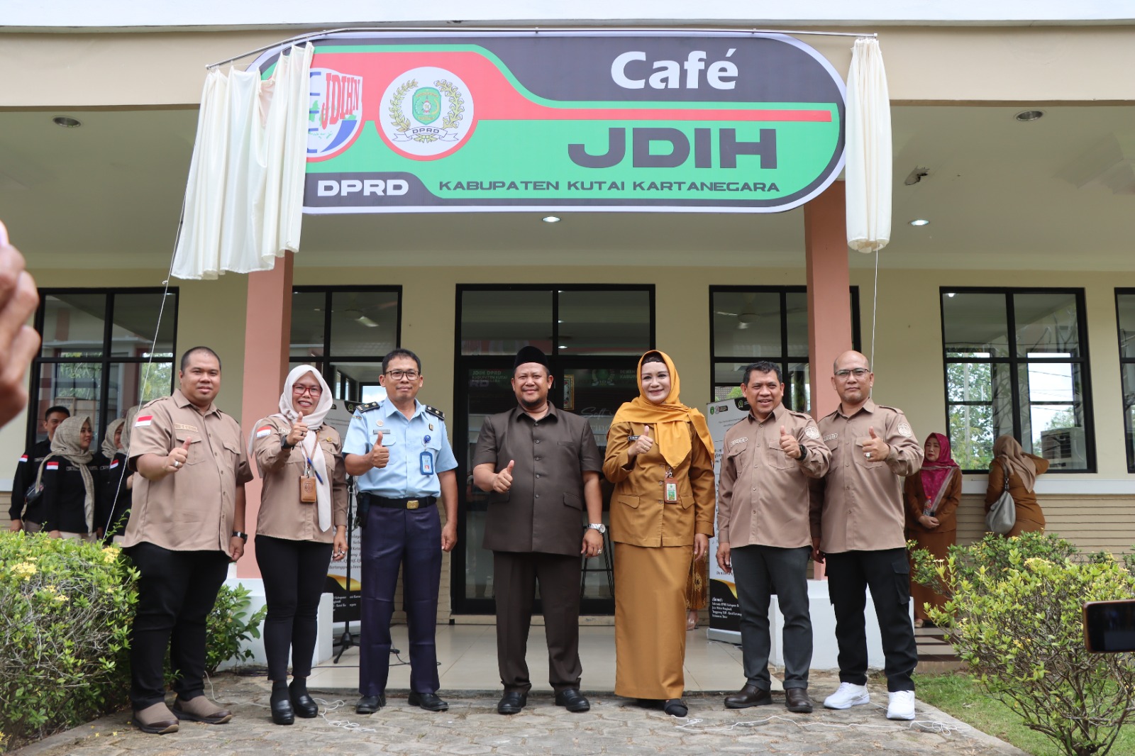 KETUA DPRD RESMIKAN CAFE JDIH DPRD KABUPATEN KUTAI KARTANEGARA