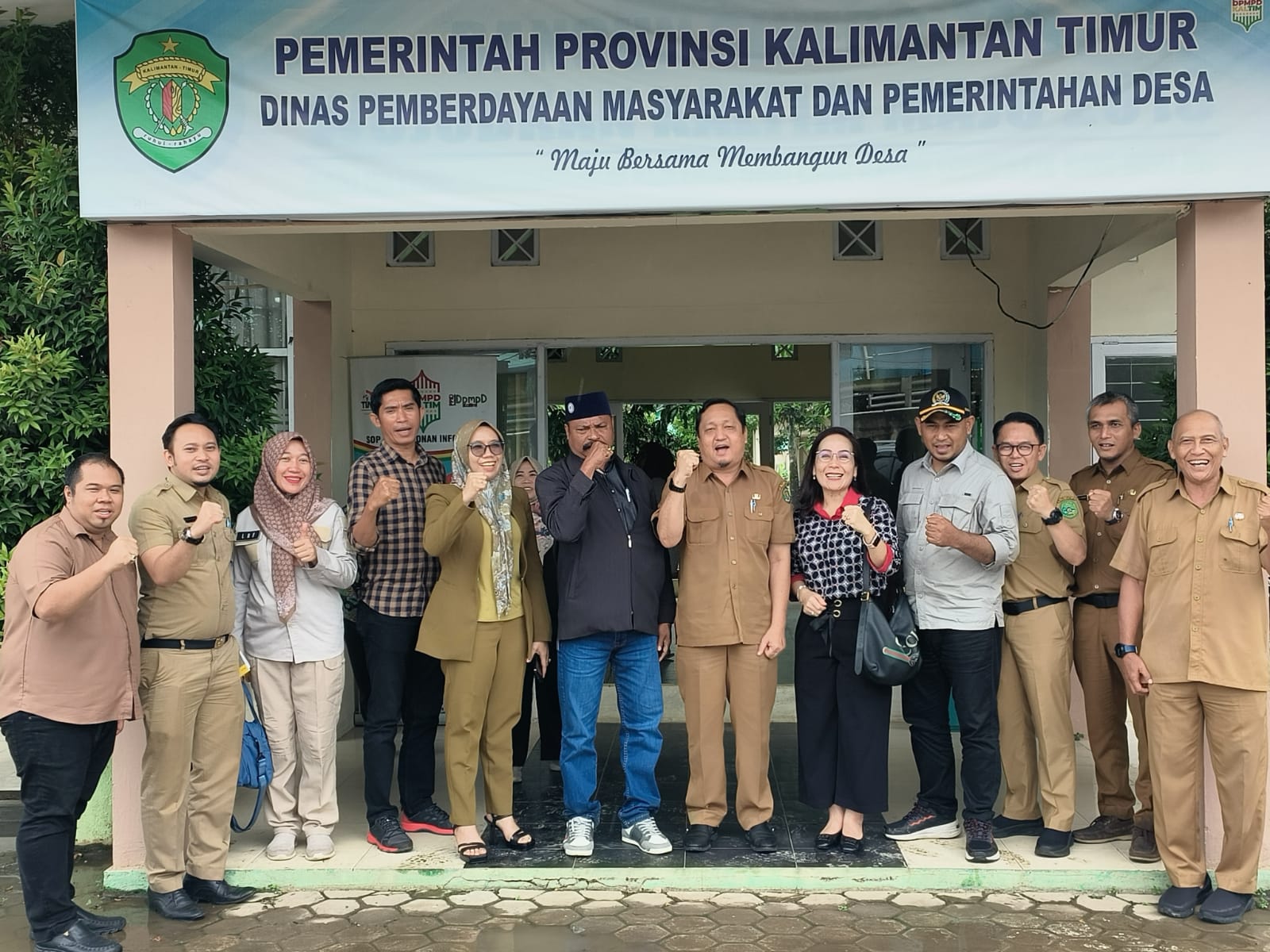 Pansus DPRD Kutai Kartanegara Pembahas Rancangan Perda Tentang Desa Adat Melaksanakan Konsultasi Ke Dinas Pemberdayaan Masyarakat dan Pemerintahan Desa Pemerintah Provinsi Kalimantan Timur di Samarinda