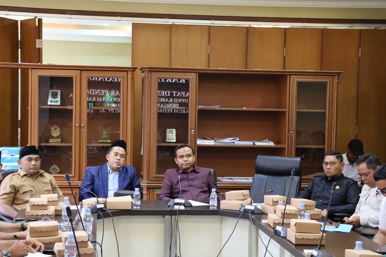 Komisi I DPRD Kukar Fasilitasi RDP Bahas Keringanan Retribusi Pedagang Tangga Arung