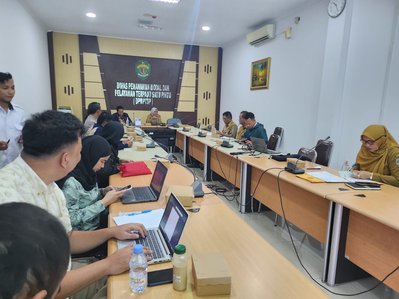Anggota Pansus Raperda Pemberian Fasilitas/ Insentif Dan Kemudahan Penanaman Modal melaksanakan Kunjungan Kerja Konsultasi terkait Raperda tersebut Ke DPMPTSP Provinsi Kaltim