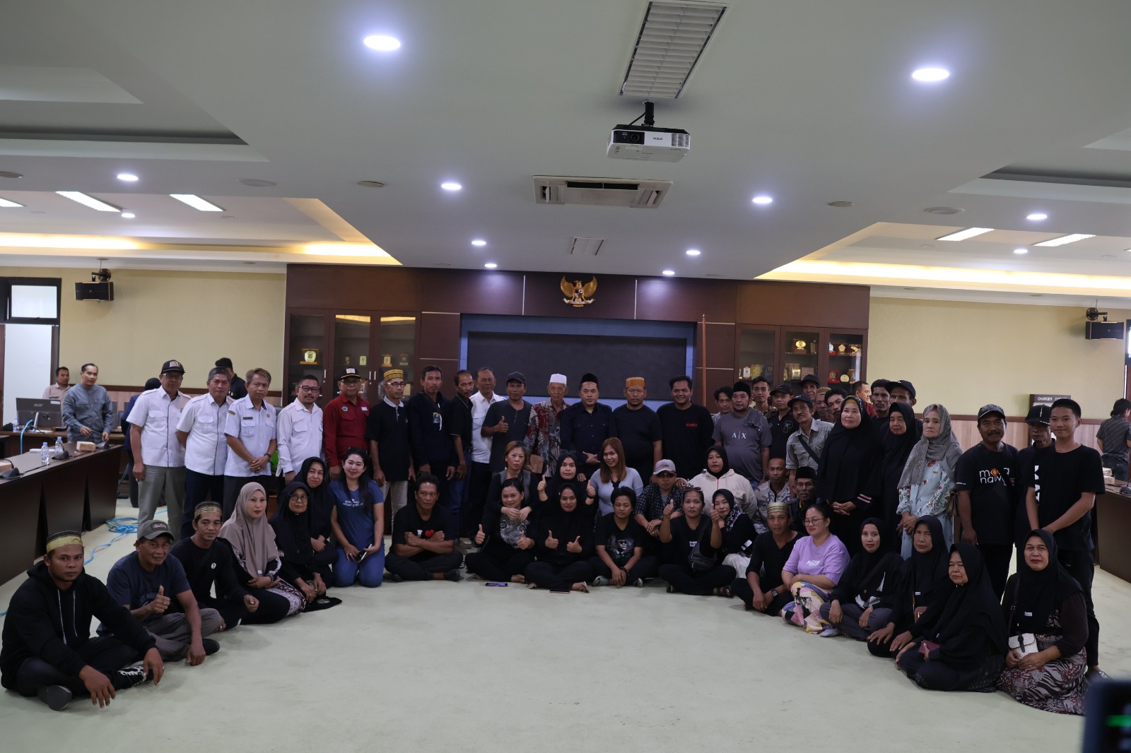 Imbas Proyek Bendungan Marangkayu, Warga  Nginap di Gedung Dewan