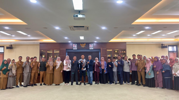 Komisi IV DPRD Kabupaten Kutai Kartanegara (Kukar) menggelar Rapat Dengar Pendapat (RDP) memfasilitasi terkait aspirasi usulan kenaikan insentif bagi guru sekolah swasta, Senin (21/7/2025).